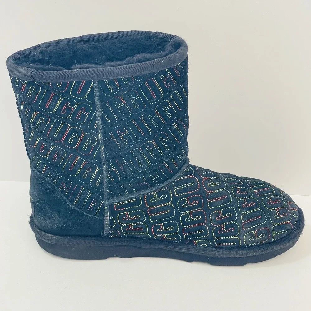 UGG Classic II Graphic‎ Stitch Kids Youth Boots 1112383K Black Sz 5